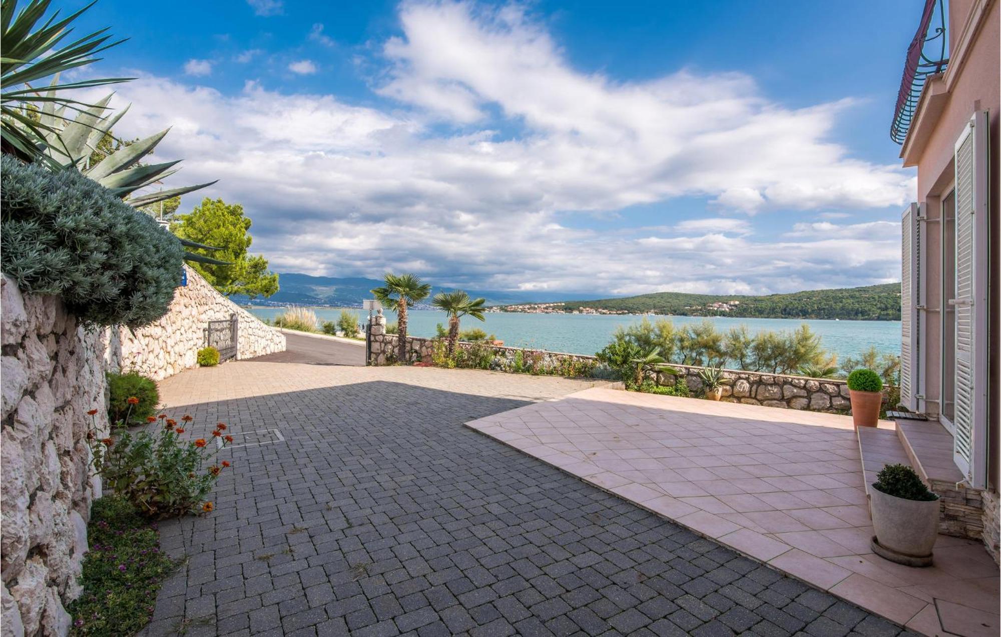 Gorgeous Apartment In Cizici With House Sea View Екстериор снимка