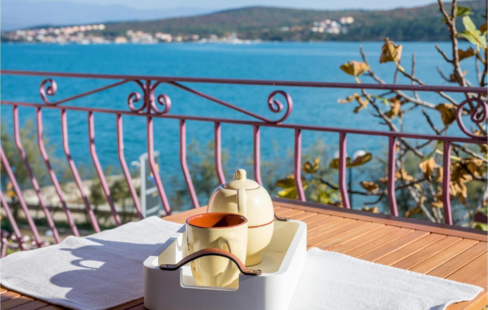 Gorgeous Apartment In Cizici With House Sea View Екстериор снимка