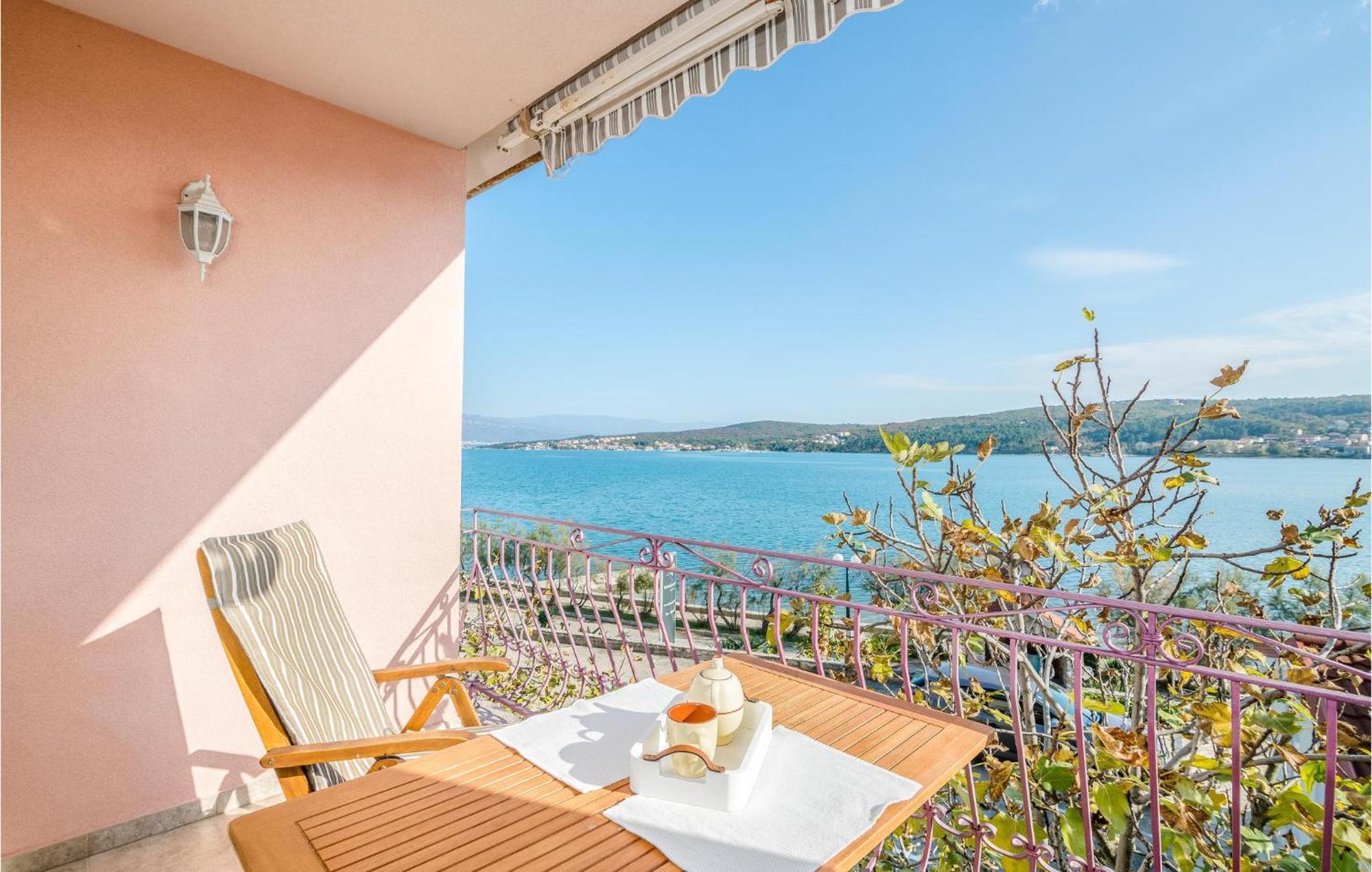 Gorgeous Apartment In Cizici With House Sea View Екстериор снимка