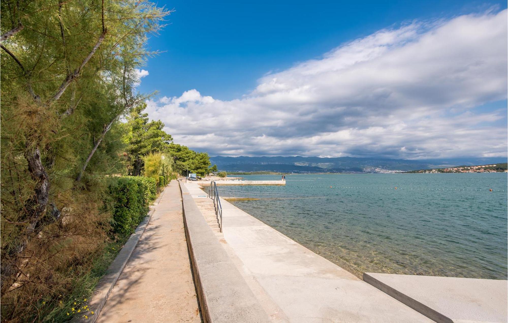 Gorgeous Apartment In Cizici With House Sea View Екстериор снимка