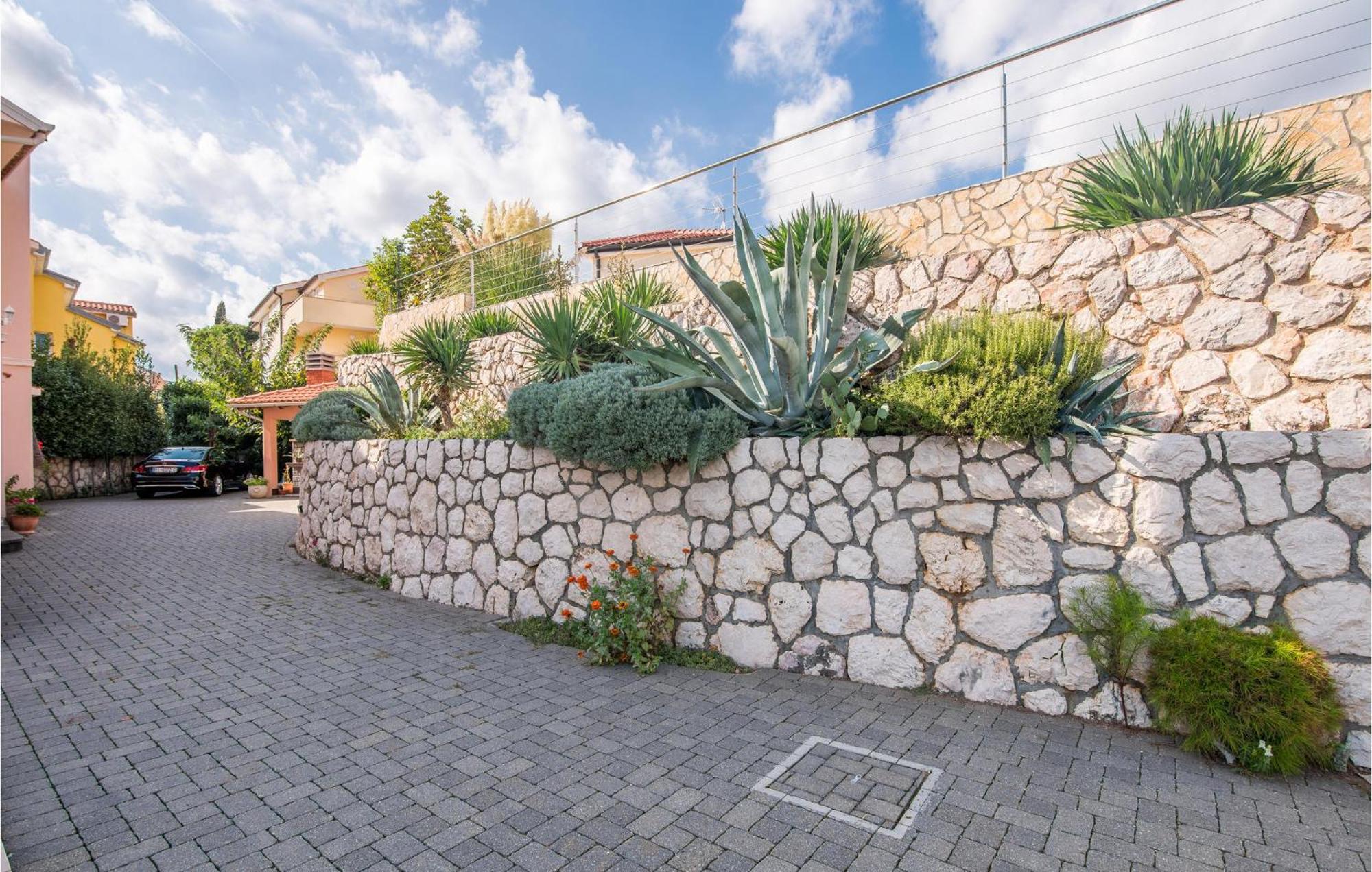 Gorgeous Apartment In Cizici With House Sea View Екстериор снимка