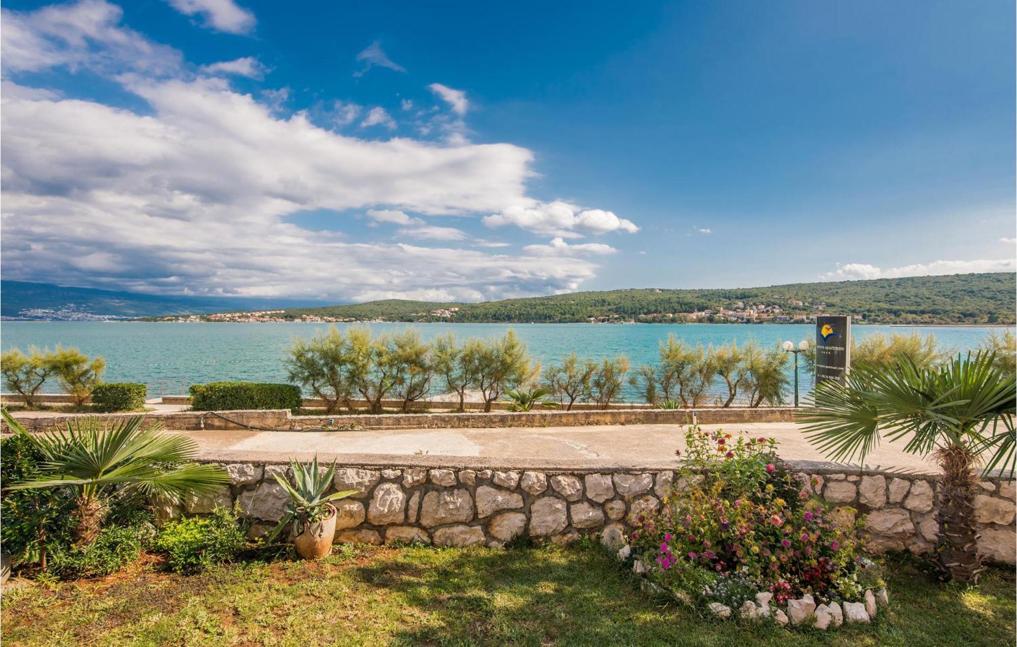 Gorgeous Apartment In Cizici With House Sea View Екстериор снимка